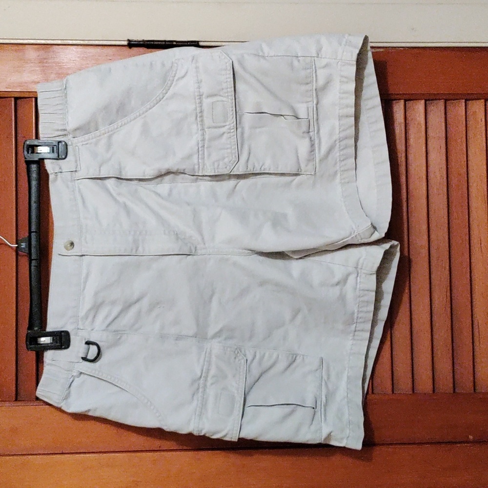 Columbia men's size 38 off-white cargo shorts